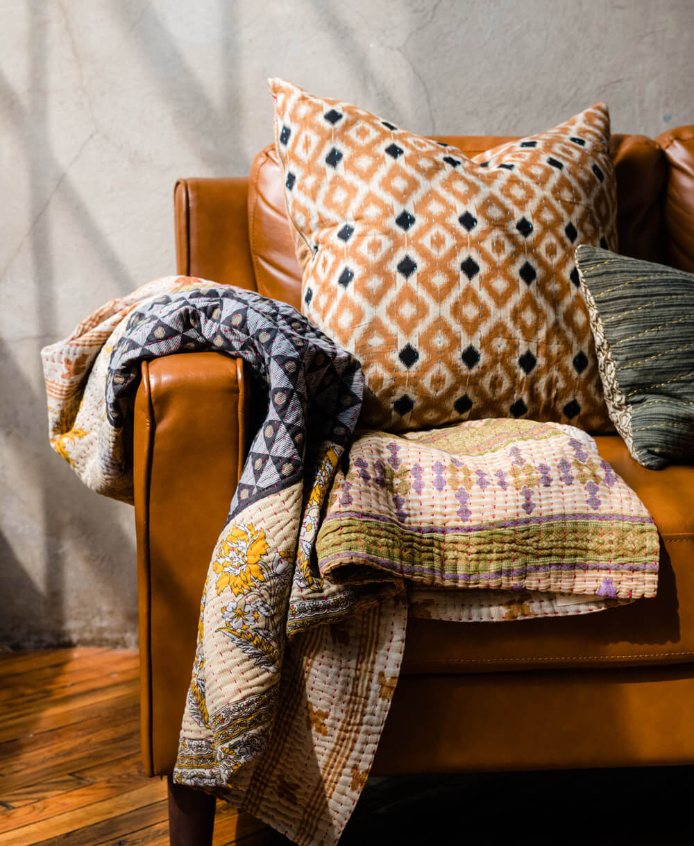 Kantha Throw Pillow - No. 260103 - Image 4