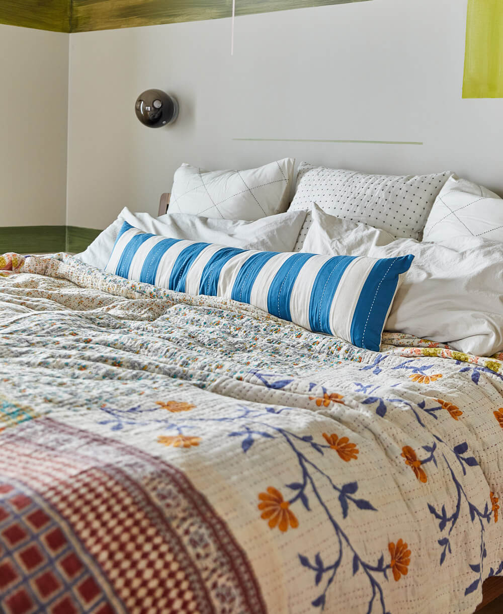 Queen Kantha Quilt Bedding - No. 240101 - Image 4